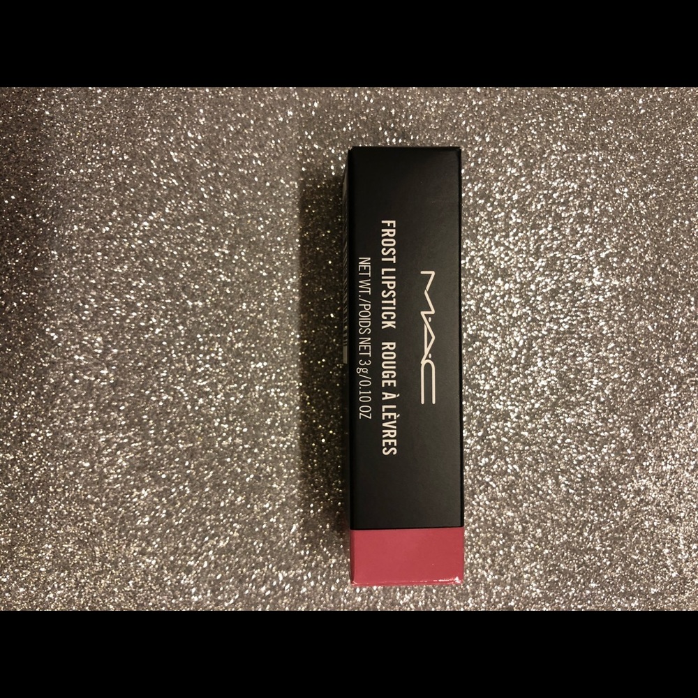 BNIB! MAC Frost Lipstick 💄 in Creme de la Femme - Picture 5 of 6